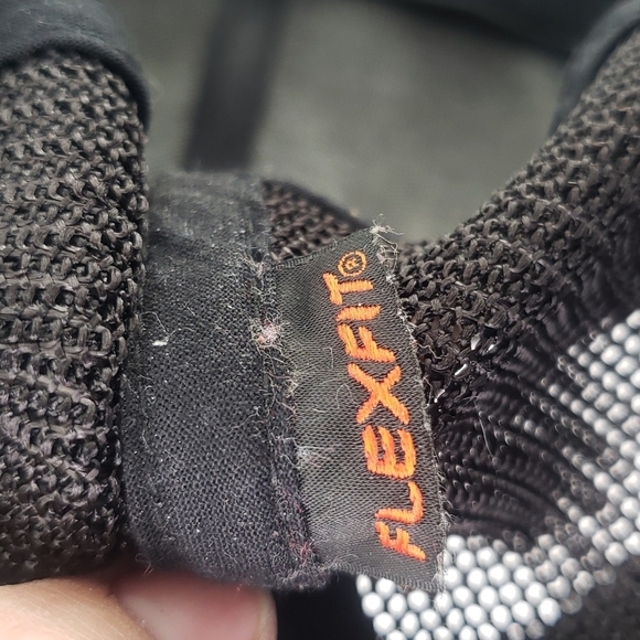 Columbia Sportswear Flexfit Hat - Picture 4 of 4